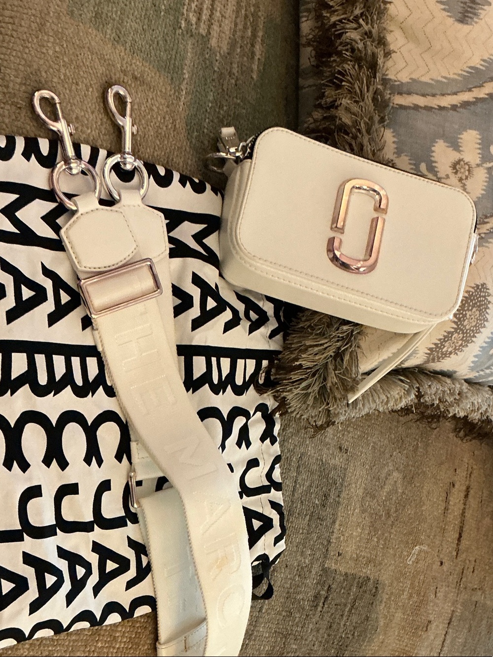 Marc Jacobs white Leather Snapshot purse w bag and strap